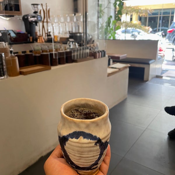 8/31/2022 tarihinde Yasser Almowisziyaretçi tarafından Ryn - Authentic Tea &amp; Slow Drop Coffee'de çekilen fotoğraf