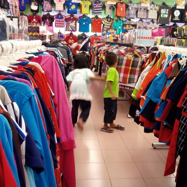 kedai pakaian hari hari