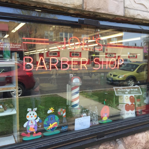 Photo prise au Joe&#39;s Barbershop Chicago par Ed S. le4/19/2015