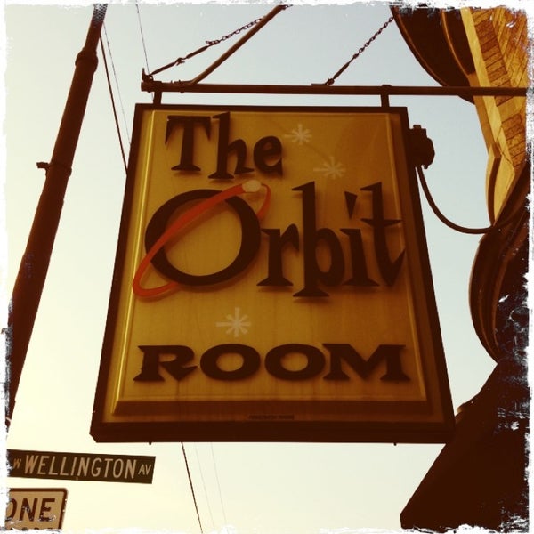 รูปภาพถ่ายที่ The Orbit Room โดย Ed S. เมื่อ 8/22/2013