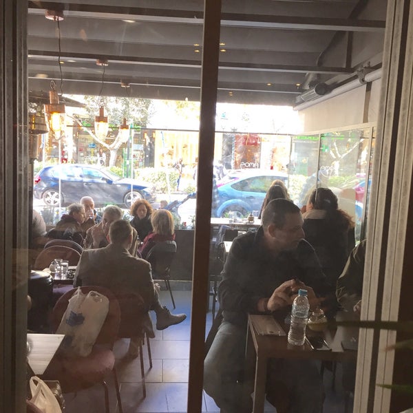 12/23/2015 tarihinde Manolis C.ziyaretçi tarafından Amos Café bistro'de çekilen fotoğraf