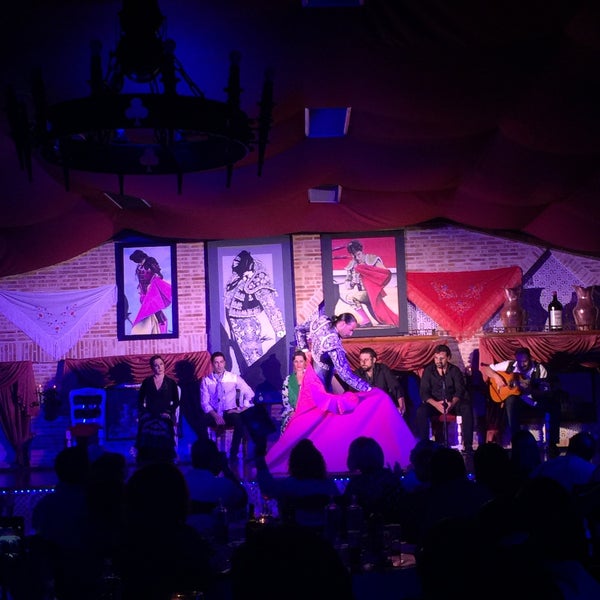 Das Foto wurde bei Tablao Flamenco Los Porches von Keziban K. am 9/3/2015 aufgenommen