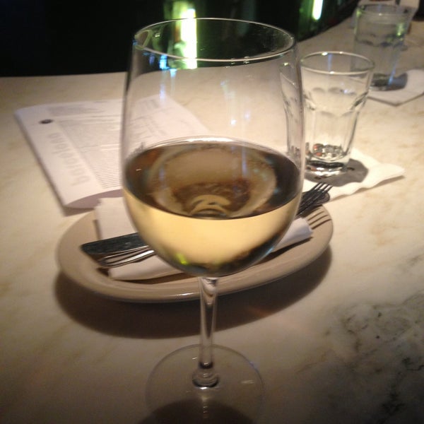5/10/2013 tarihinde Ashley A.ziyaretçi tarafından Barcelona Wine Bar'de çekilen fotoğraf