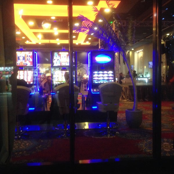Photo prise au Platinum Casino &amp; Hotel par Lina le7/3/2015