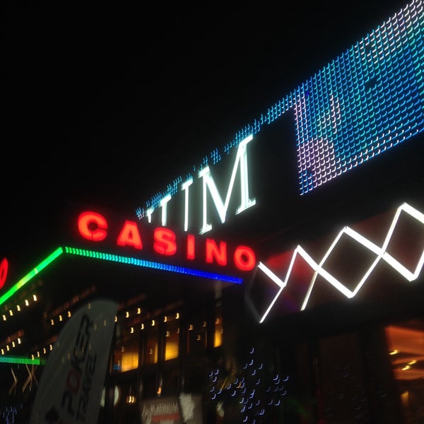 Foto tirada no(a) Platinum Casino &amp; Hotel por Lina em 7/3/2015