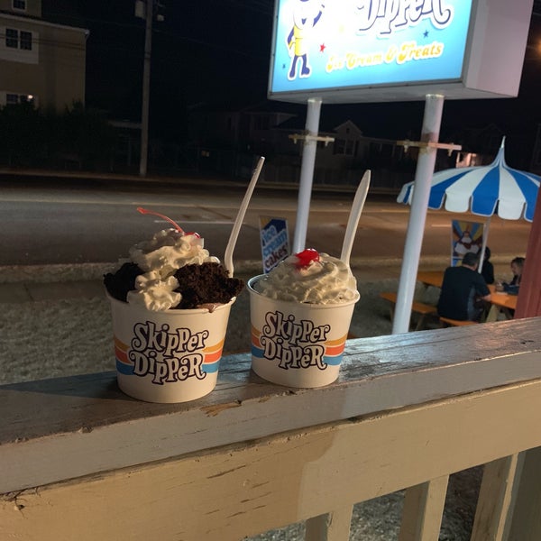 Don’t worry about the line. They’re fast and will take your order and bring your ice cream to you as you go and eventually pay. Best ice cream on the island. Hands down!