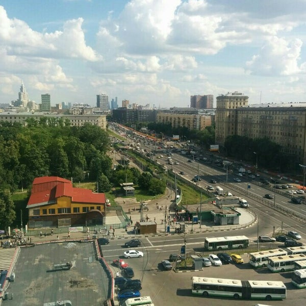 Войковская закрыт. Перекресток улицы Вавилова и Ломоносовского проспекта.. Панорама метро Юго Западная. Метро Юго-Западная панорама улицы. Метро Ломоносовская панорама.