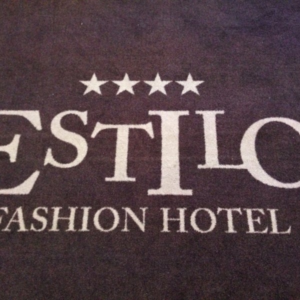 Das Foto wurde bei Estilo Fashion Hotel von Melogriz am 1/2/2014 aufgenommen