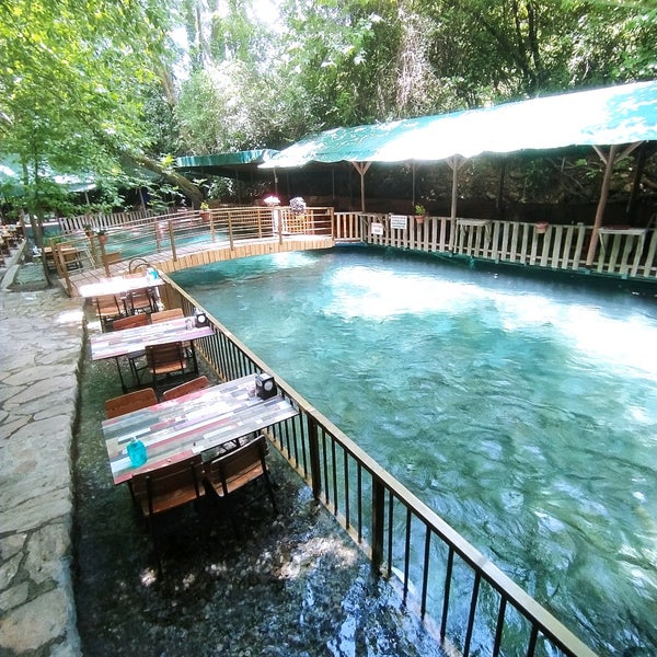Foto diambil di Yuvarlakçay Çınar Restaurant&amp;Butik Otel oleh Mustafa K. pada 6/11/2022