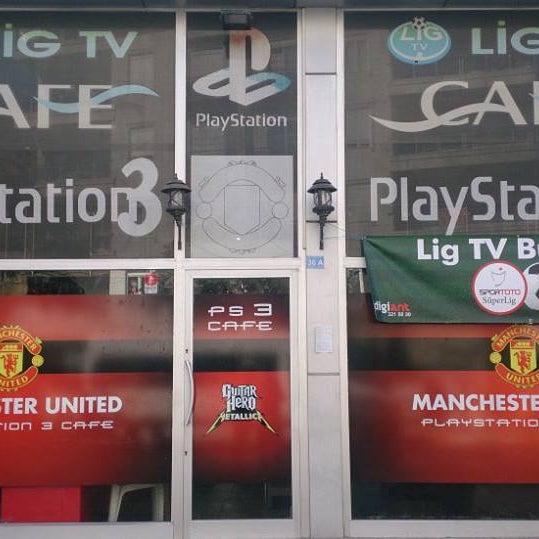 10/28/2013 tarihinde Manchester Playstation Cafeziyaretçi tarafından Manchester Playstation Cafe'de çekilen fotoğraf