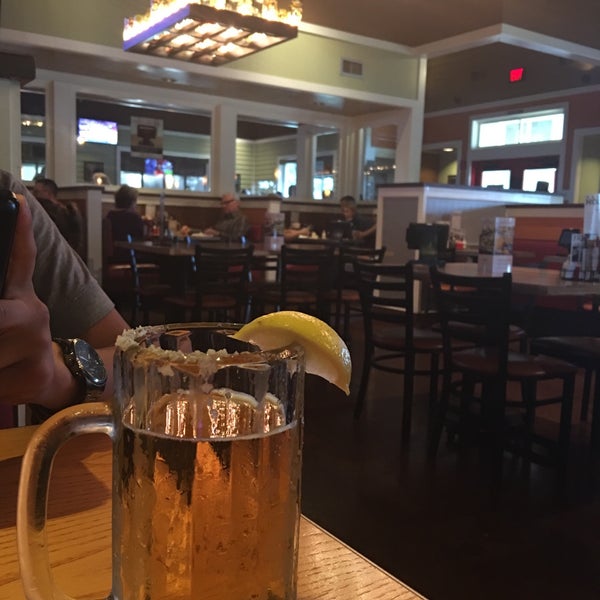 Photo taken at Chili&#39;s Grill &amp; Bar by Any Gomez F. on 7/15/2016