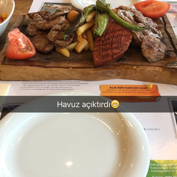 รูปภาพถ่ายที่ Besler Steakhouse โดย melike Kılıç เมื่อ 7/9/2017