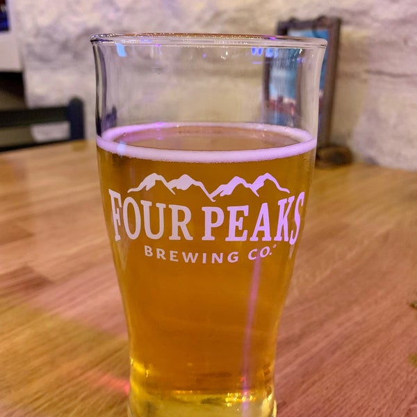 6/13/2022 tarihinde Vishal M.ziyaretçi tarafından Four Peaks Brewing Company'de çekilen fotoğraf