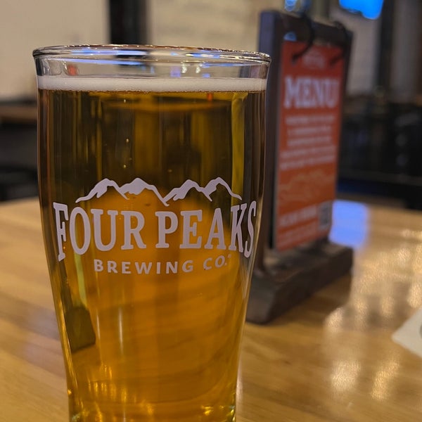 4/15/2024 tarihinde Vishal M.ziyaretçi tarafından Four Peaks Brewing Company'de çekilen fotoğraf