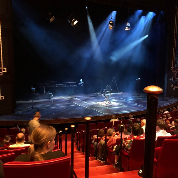 Foto tirada no(a) Stage Theater Neue Flora por Antonia H. em 6/16/2019