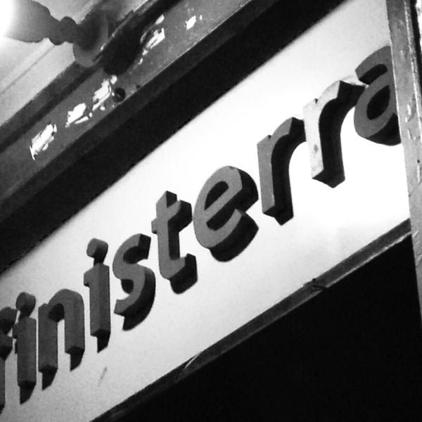 รูปภาพถ่ายที่ Finisterra โดย Agustina เมื่อ 11/14/2013