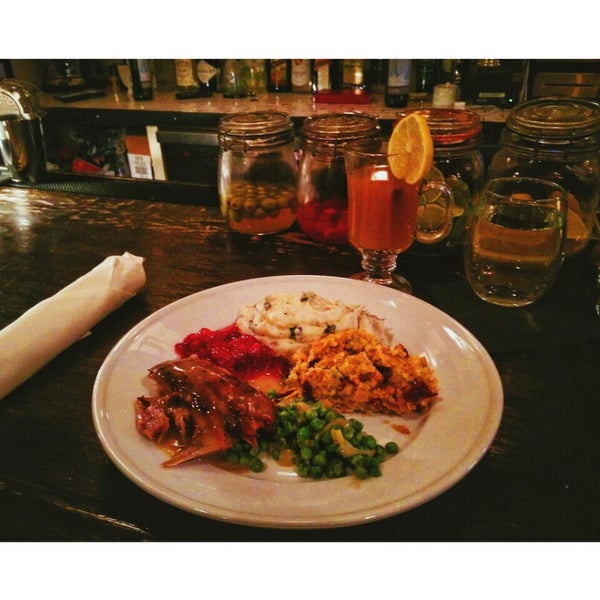 Foto tomada en Docklands Restaurant &amp; Bar  por Munira A. el 11/27/2014