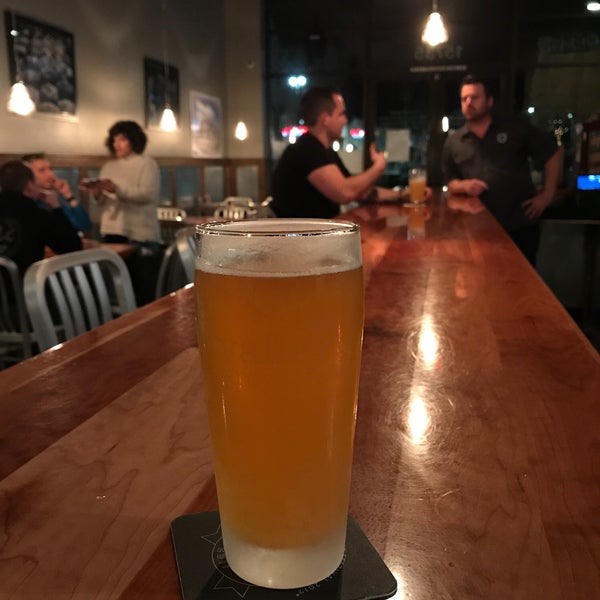 Photo taken at Valley Growlers by David C. on 3/8/2018