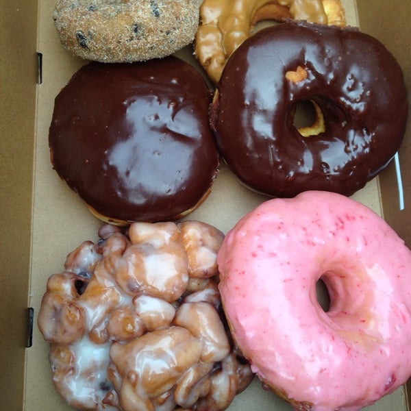 Top Pot Doughnuts 8611 Hillcrest Avenue
