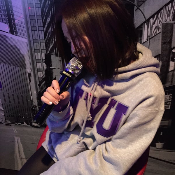 Foto diambil di St. Marks Karaoke oleh Soyun I. L. pada 2/2/2015
