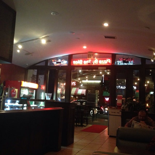 3/21/2014에 Pavel B.님이 PO5 Pizza Lounge (Pizza on 5th)에서 찍은 사진
