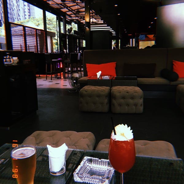 Foto diambil di Canopy Rooftop Bar &amp; Lounge oleh Mili A. pada 11/16/2019