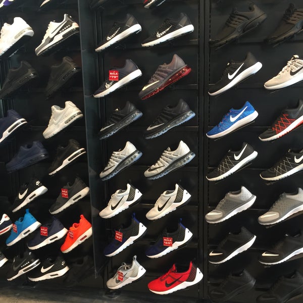 Foot Locker - Miami Central Business District - 2 tips de 159 visitantes