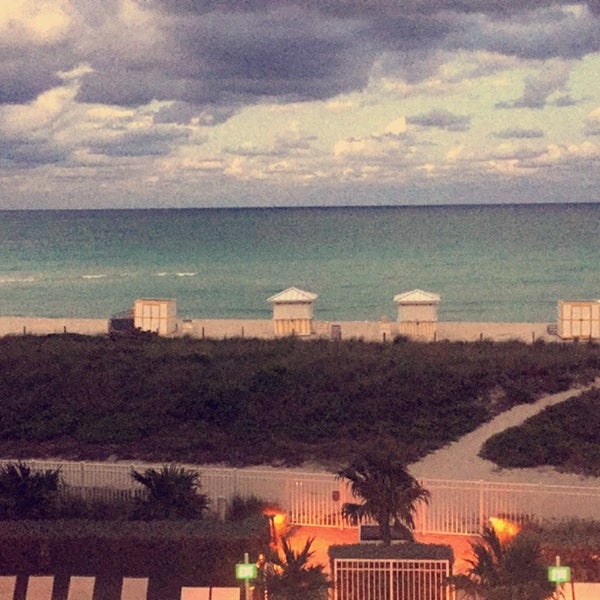 2/27/2016 tarihinde Aziyaretçi tarafından Hilton Cabana Miami Beach'de çekilen fotoğraf