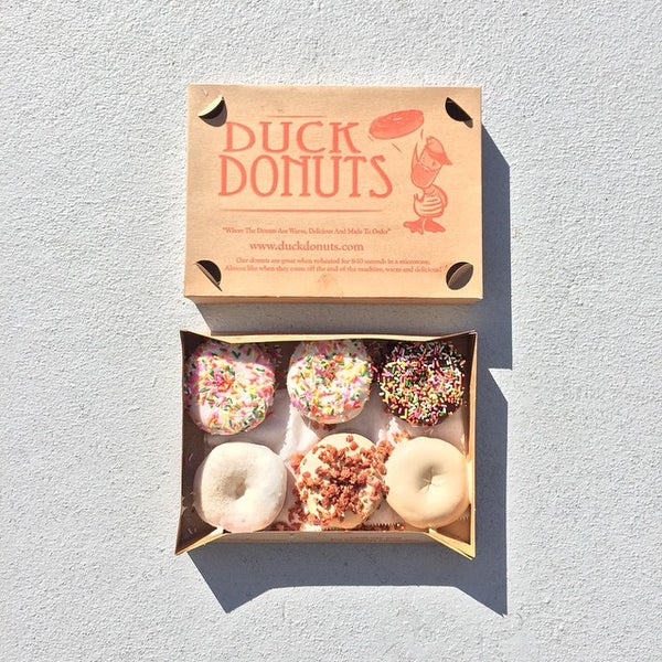 10/18/2014 tarihinde Jordan B.ziyaretçi tarafından Duck Donuts'de çekilen fotoğraf
