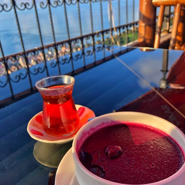 Foto scattata a Şahin Tepesi Restaurant &amp;  Cafe da Muhammet P. il 9/13/2019
