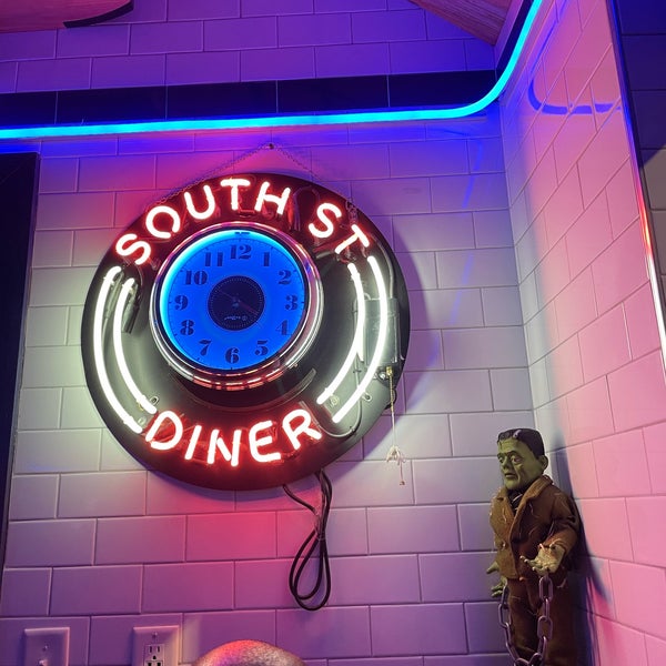 Photo taken at South Street Diner by Andrew C. on 10/14/2022