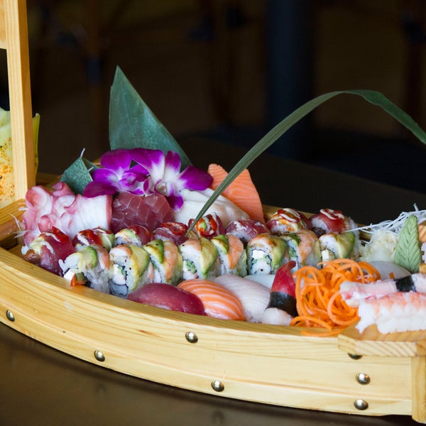 รูปภาพถ่ายที่ Kaiyo Grill &amp; Sushi โดย Kaiyo Grill &amp; Sushi เมื่อ 1/7/2014