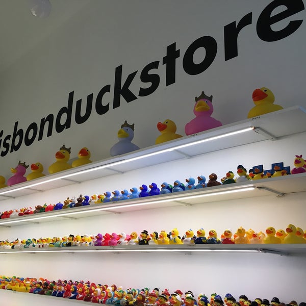 9/15/2017 tarihinde Anastasia D.ziyaretçi tarafından Lisbon Duck Store'de çekilen fotoğraf