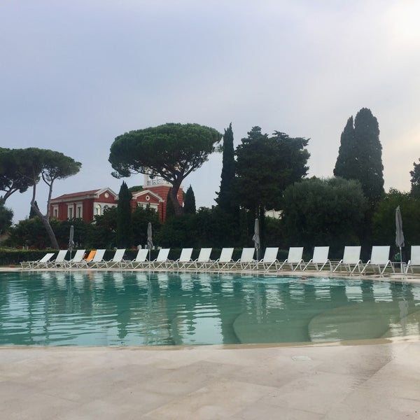Photo taken at Hotel Mercure Villa Romanazzi Carducci by Joan Josep C. on 8/11/2018