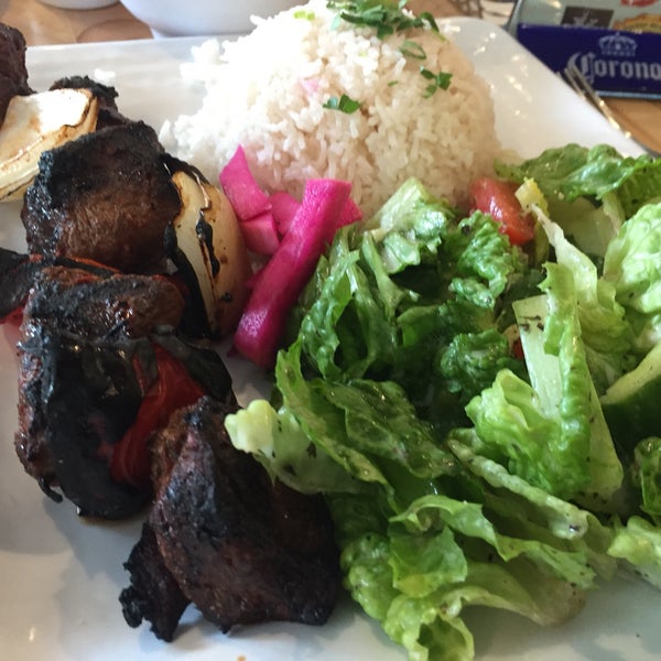 Снимок сделан в Sunnin Lebanese Cuisine пользователем Dmitri K. 12/6/2016