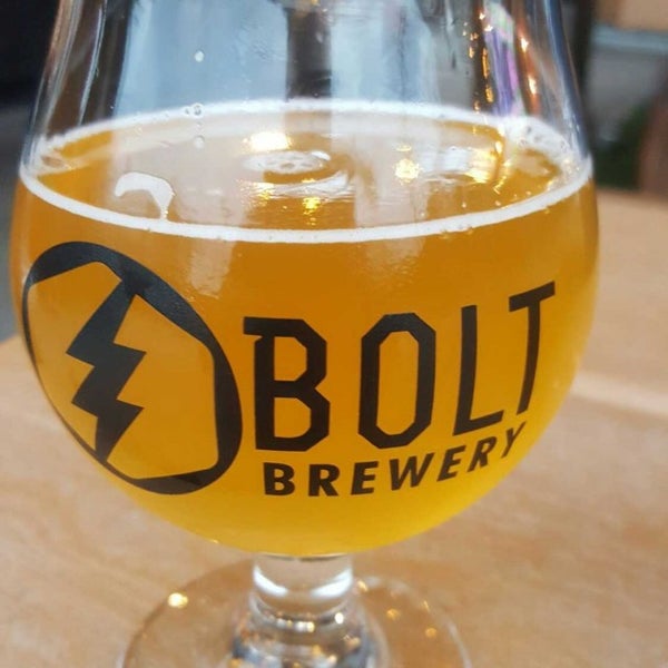 รูปภาพถ่ายที่ Bolt Brewery โดย Mark P. เมื่อ 5/30/2017