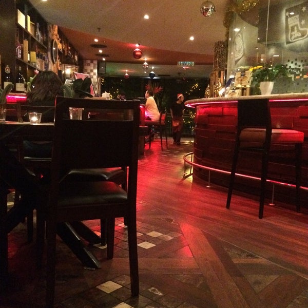 Das Foto wurde bei Vineria.IT Cucina + Bar von Brijesh R. am 12/18/2014 aufgenommen