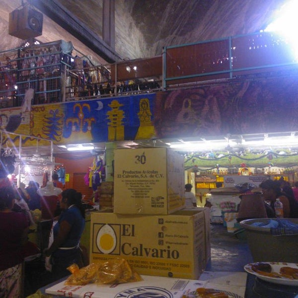 Photo taken at Mercado 5 De Septiembre Juchitán by Lc R. on 12/28/2013