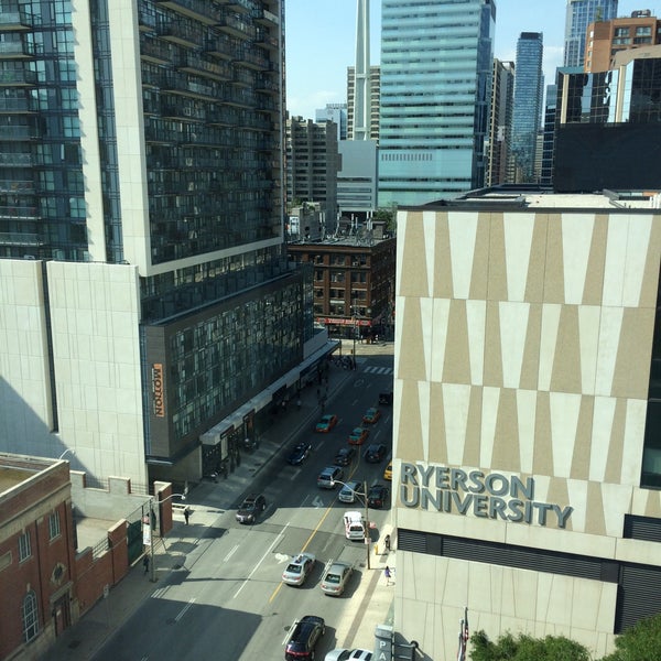 Foto diambil di Marriott Downtown at CF Toronto Eaton Centre oleh Shane M. pada 8/28/2015