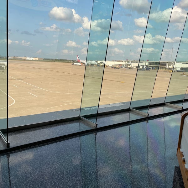 รูปภาพถ่ายที่ Tulsa International Airport (TUL) โดย Shane M. เมื่อ 8/8/2021