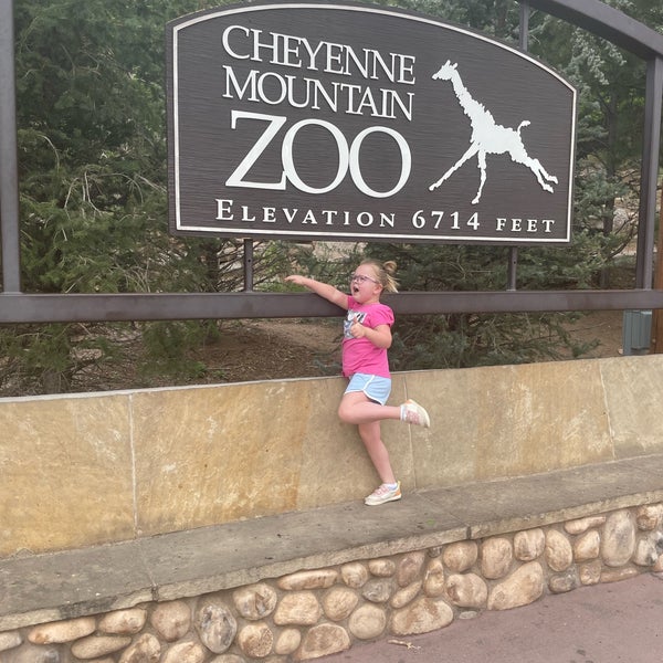 Снимок сделан в Cheyenne Mountain Zoo пользователем Shane M. 5/28/2022