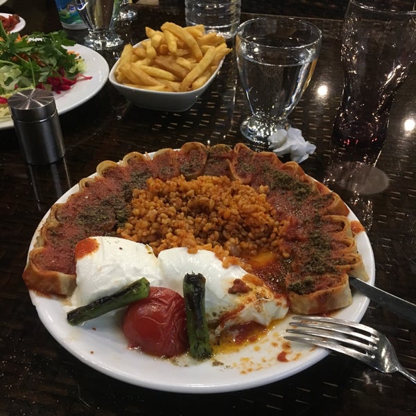 10/11/2017 tarihinde 𝓢𝓪𝓯𝓪 𝓨ı𝓵𝓭ı𝔃𝓵𝓪𝓻 🇹🇷ziyaretçi tarafından Cihan Pide Kebap Restaurant'de çekilen fotoğraf