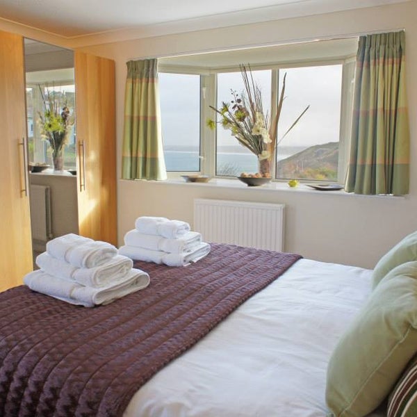 We've a super new Penthouse apartment in Carbis Bay that has joined our portfolio!  Fairsky is a lovely family friendly apartment located just a short walk from Carbis Bay beach. http://bit.ly/1bqz5Ux