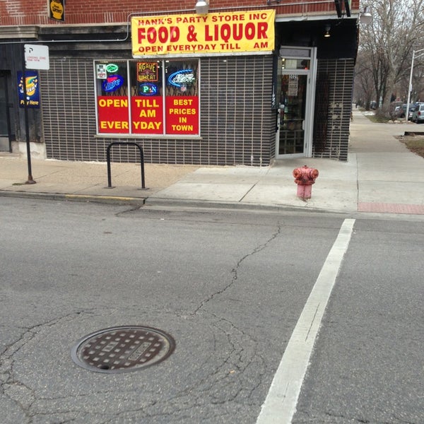 Hank's Party Store Convenience Store in Ravenswood