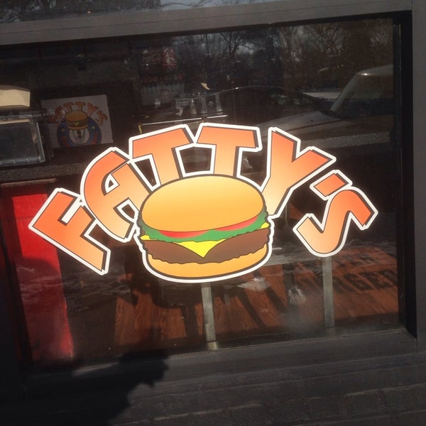 รูปภาพถ่ายที่ Fatty&#39;s Burgers &amp; More โดย Jeff M. เมื่อ 12/13/2013