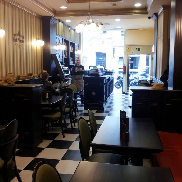 2/27/2014 tarihinde Nuria R.ziyaretçi tarafından Café Tolstoi'de çekilen fotoğraf