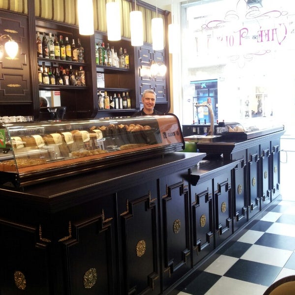2/27/2014 tarihinde Nuria R.ziyaretçi tarafından Café Tolstoi'de çekilen fotoğraf