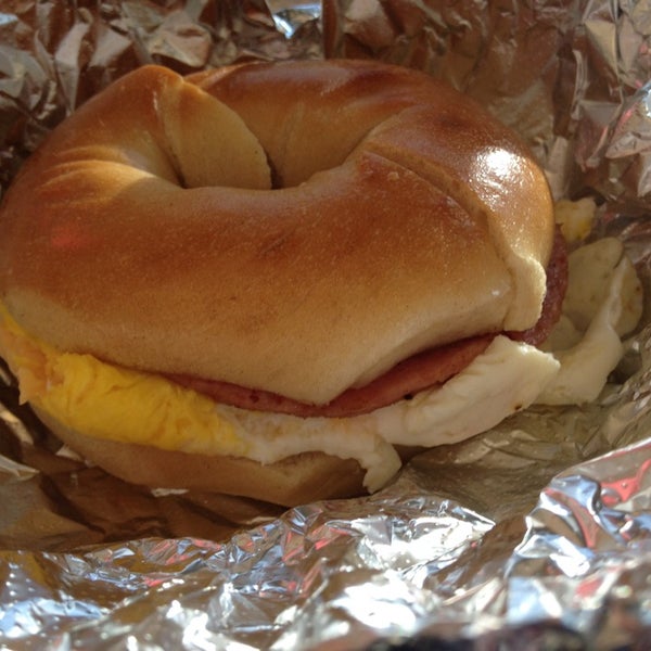 Photo taken at Hot Bagels Abroad by Janice W. on 11/10/2013