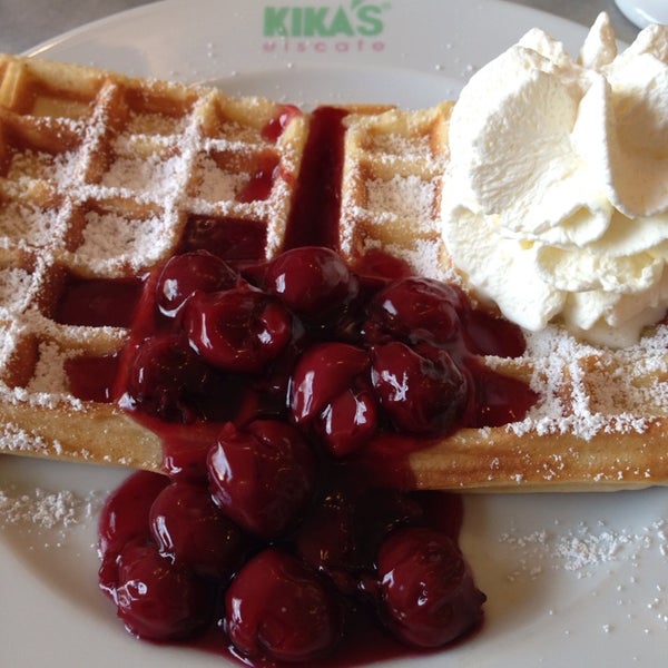 รูปภาพถ่ายที่ Kika&#39;s Eiscafe โดย Stefanie เมื่อ 11/9/2013