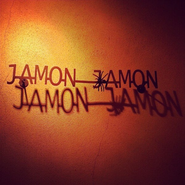รูปภาพถ่ายที่ Jamon Jamon โดย Phil P. เมื่อ 10/28/2012